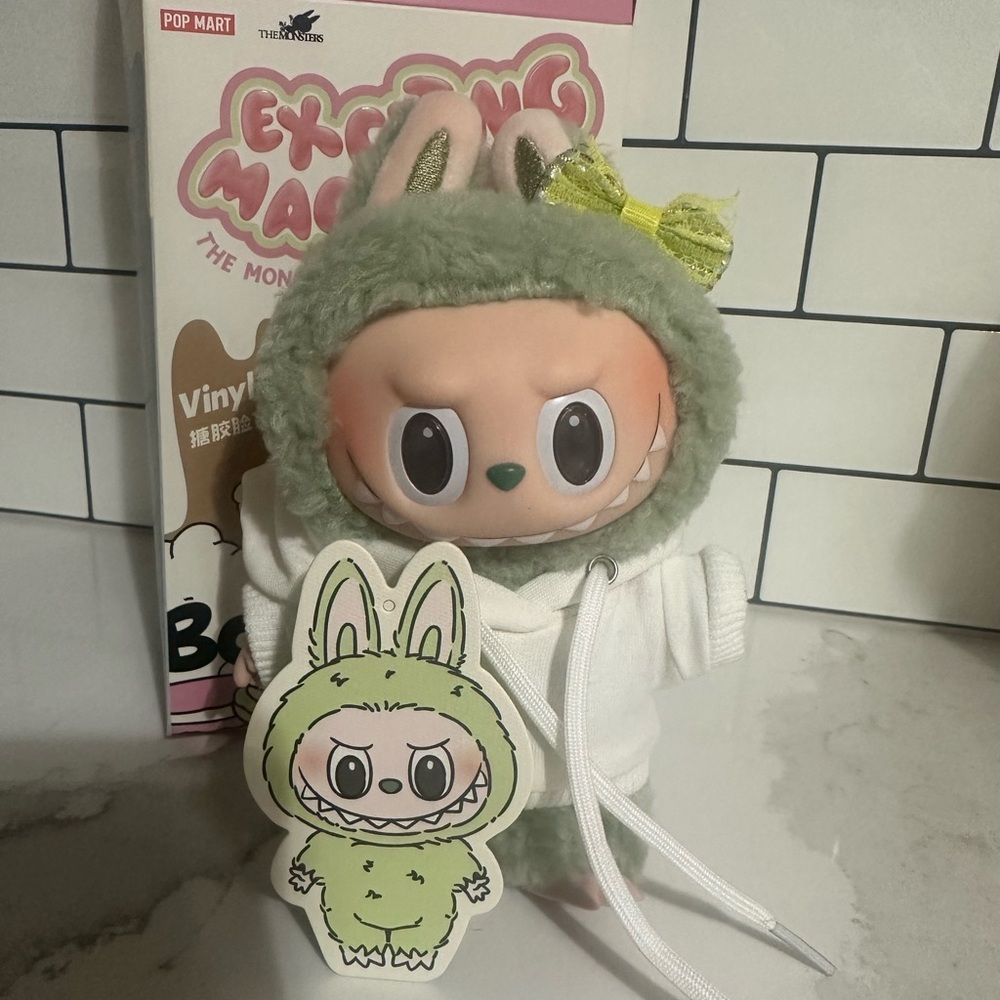 Pop Mart authentic green grape labubu WITH outfit